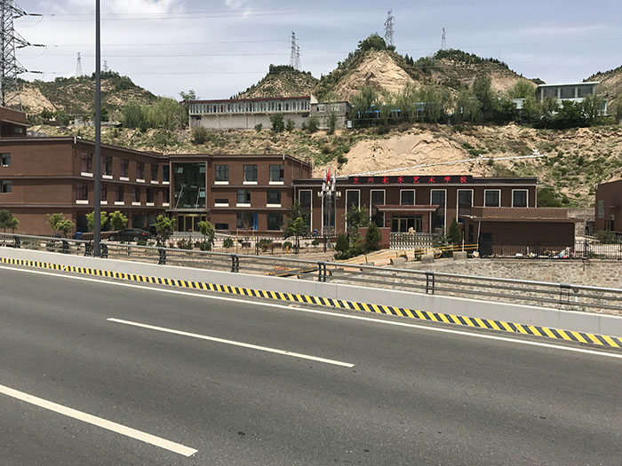 学校外景